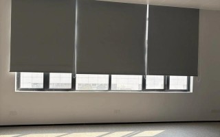 专业办公卷帘多少钱一平米？材质品牌怎么选？