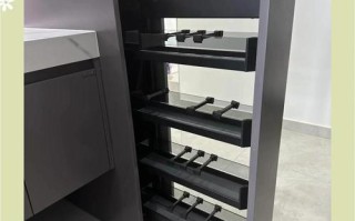 浴柜挂墙是用什么固定的