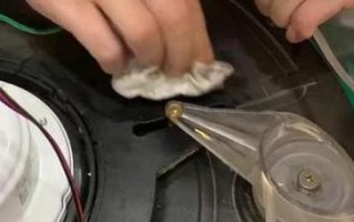 电风扇为何要定期涂抹润滑油？