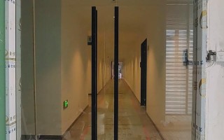 无框门玻璃门高度减多少