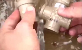 水管转接口爆开，紧急处理该怎么做？