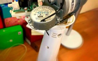 钻石风扇摇头坏了怎么修？