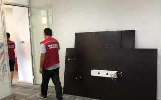 办公桌下三连锁怎么拆