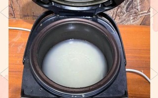 电压锅蒸米饭后如何正确放气？