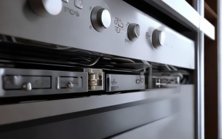 电烤箱保险丝在什么位置