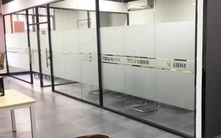 玻璃防撞条该贴门窗的哪个位置最合适？