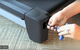 跑步机有焦味加什么油