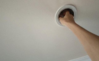 拆灯具 换灯泡