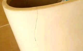 马桶底部开裂，是何原因所致？