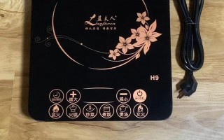 选电磁炉，看功率还是材质？