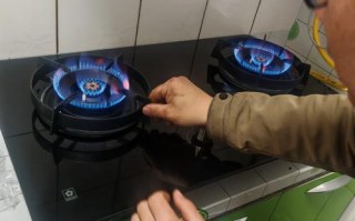 煤气灶上有什么？安全隐患还是生活日常？