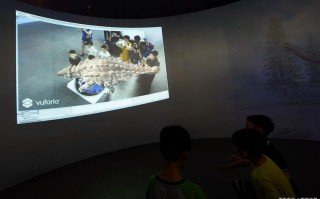 投影仪倒装怎么调整画面方向？