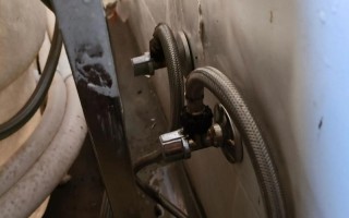 浴缸底部黄斑怎么彻底洗掉？