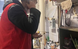 电热水龙头坏了，师傅怎么修？