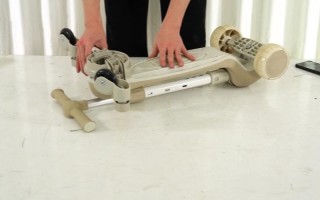 办公室万向轮怎么拆