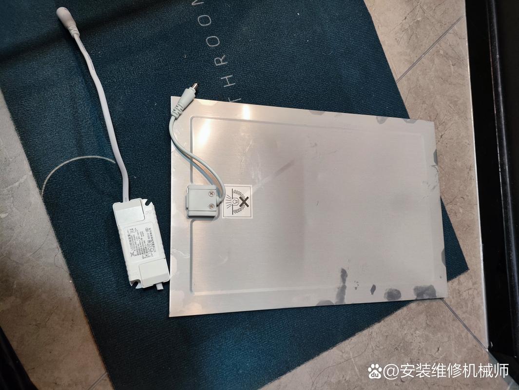 浴霸灯为什么粘了胶拆不-第3张图片-索能光电网