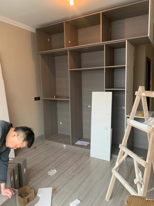 定制衣柜一个人怎么安装-第1张图片-索能光电网
