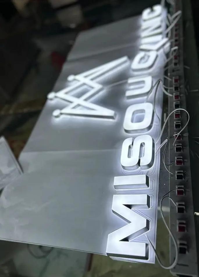 招牌灯发光字一般多少瓦-第3张图片-索能光电网