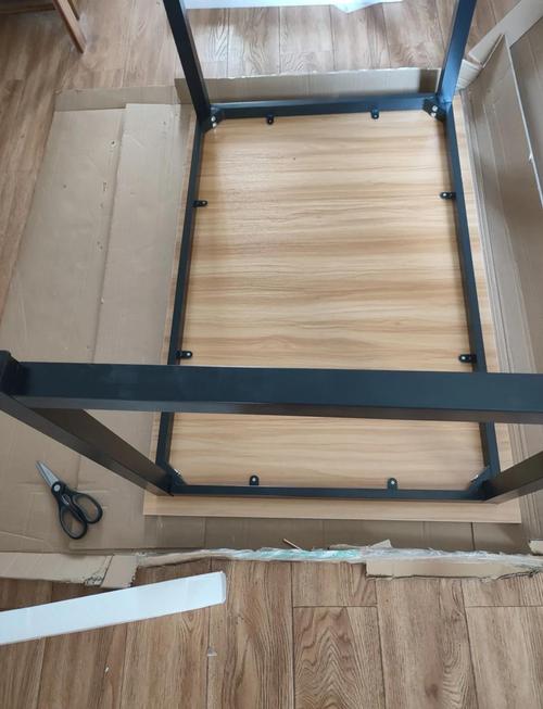 电脑桌最上面的板怎么装-第1张图片-索能光电网