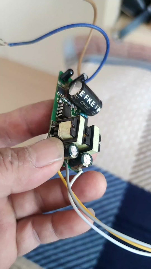 为什么电容式led灯泡容易坏-第3张图片-索能光电网