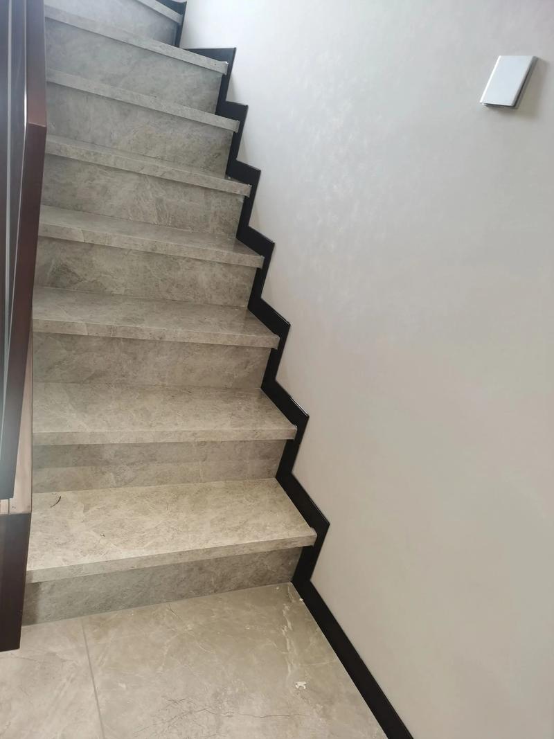 楼梯踢脚线多少钱一步-第3张图片-索能光电网