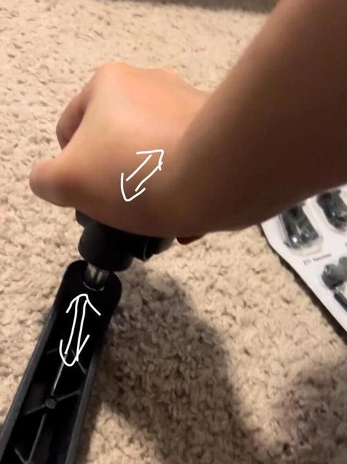 椅子上的万向轮怎么拆开-第1张图片-索能光电网