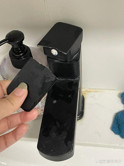 水龙头断了叫师傅多少钱-第1张图片-索能光电网