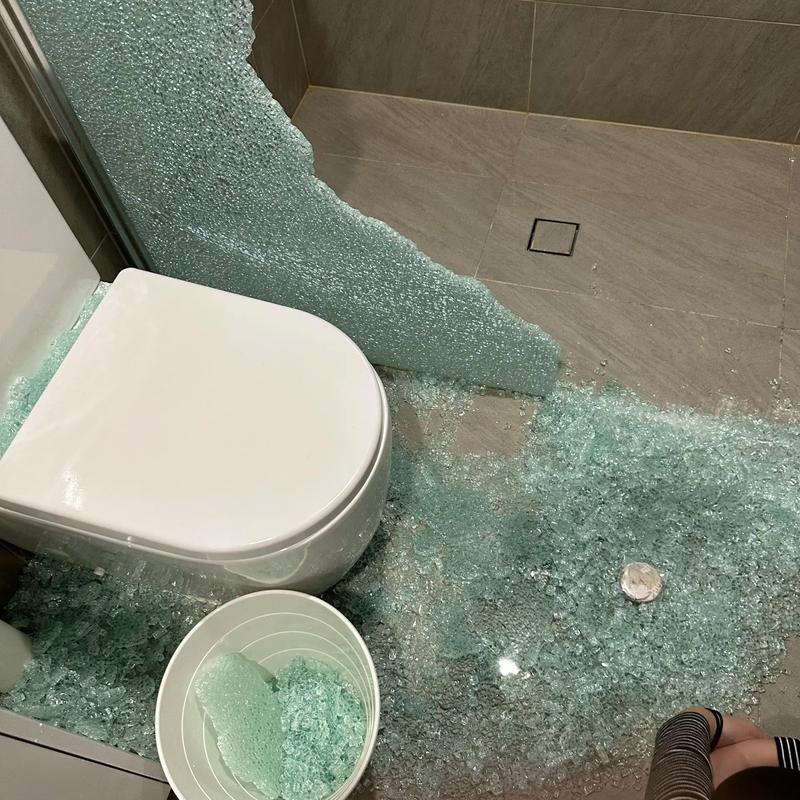 淋浴房玻璃炸了怎么回事-第3张图片-索能光电网