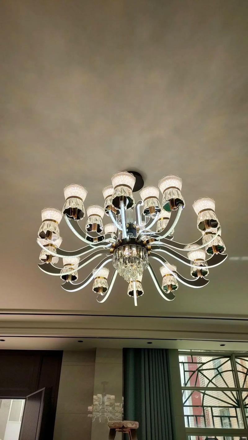 水晶吊灯一边不亮怎么修-第2张图片-索能光电网