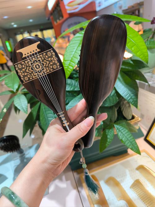 黑檀木梳子用什么材料-第2张图片-索能光电网 黑檀木梳子用什么材料-第2张图片-索能光电网