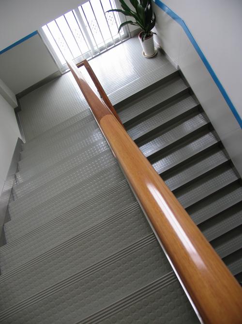 室外楼梯地毯用什么胶粘-第2张图片-索能光电网 室外楼梯地毯用什么胶粘-第2张图片-索能光电网