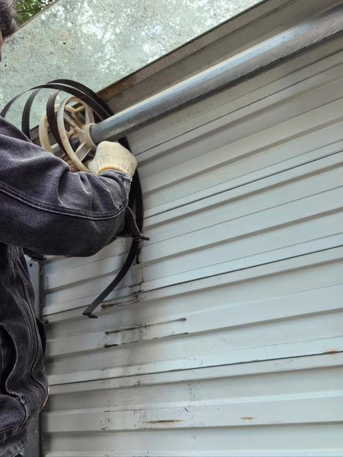 卷帘门只下不去怎么修理-第1张图片-索能光电网