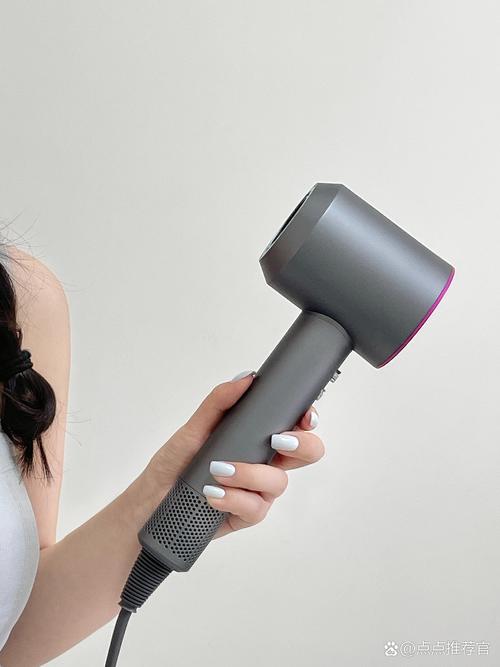 吹风机冷风什么时候吹-第3张图片-索能光电网