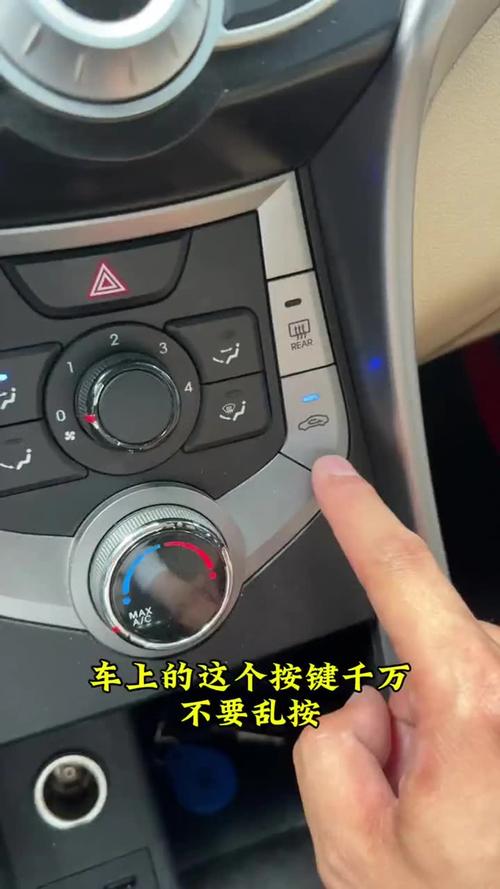 朗动空调管座位下怎么装？-第1张图片-索能光电网