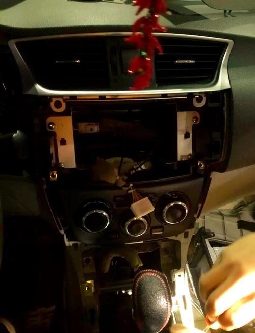 朗动空调管座位下怎么装？-第3张图片-索能光电网