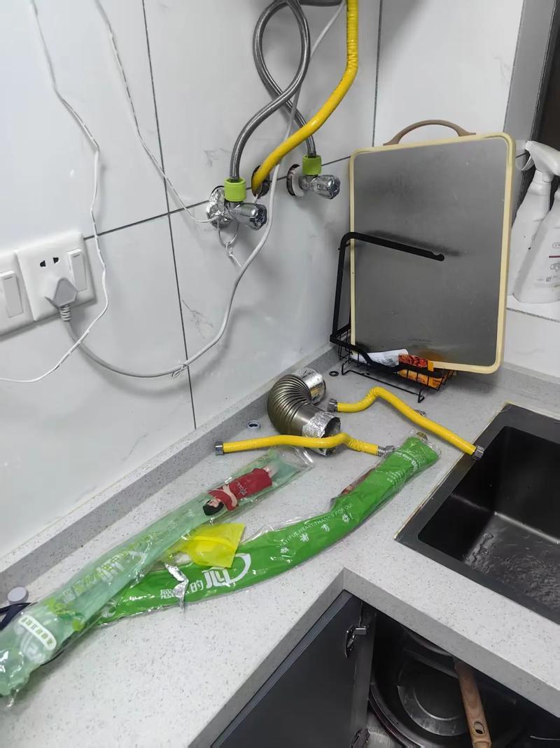 热水器插座着火,先断电还是先灭火?-第3张图片-索能光电网 热水器插座着火,先断电还是先灭火?-第3张图片-索能光电网