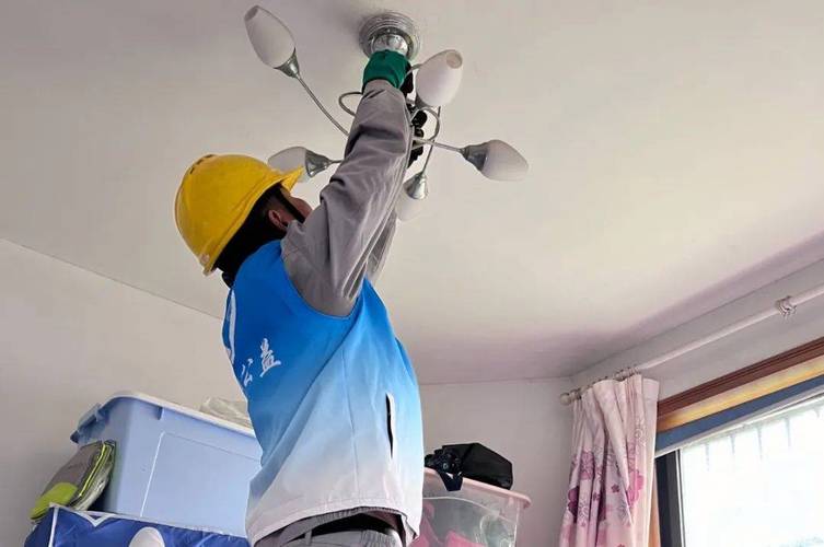 修灯该找专业维修点还是路边摊？-第1张图片-索能光电网