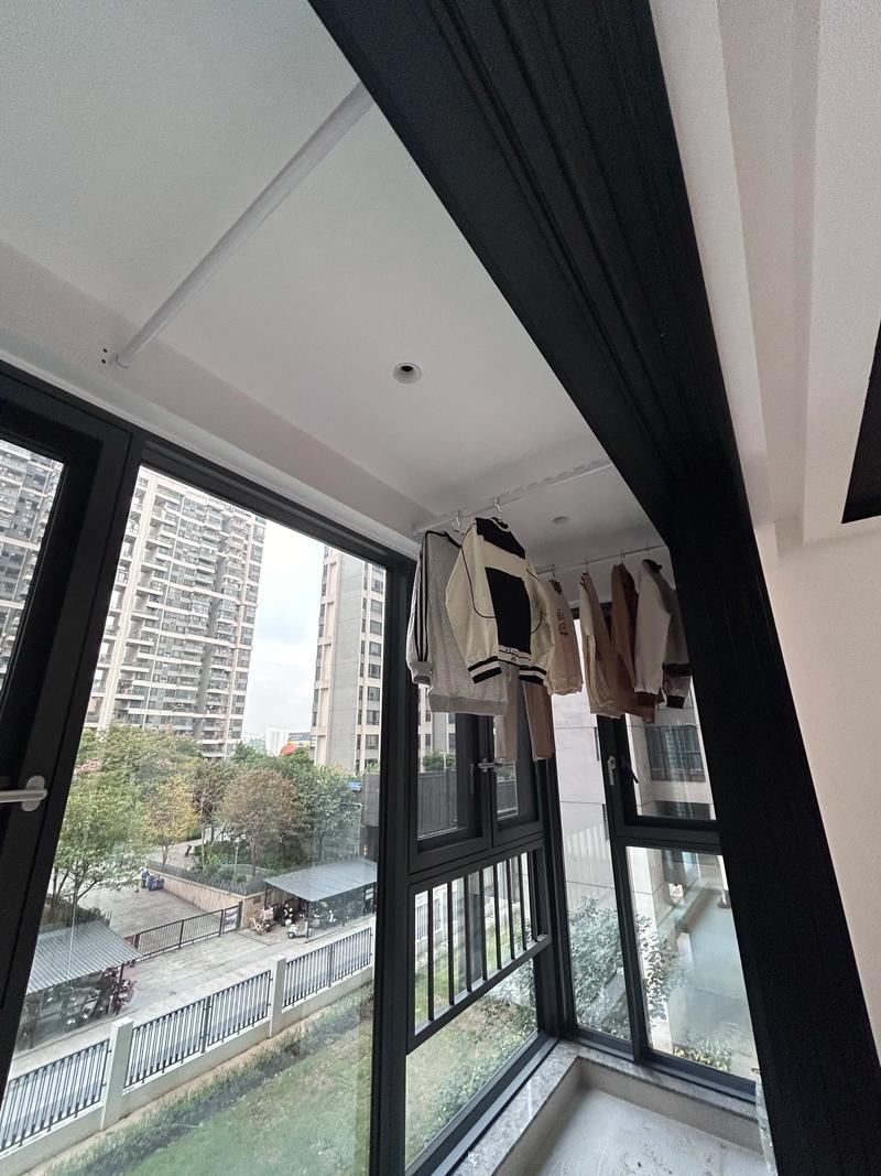 防盗网已装，晾衣架怎么装？-第3张图片-索能光电网