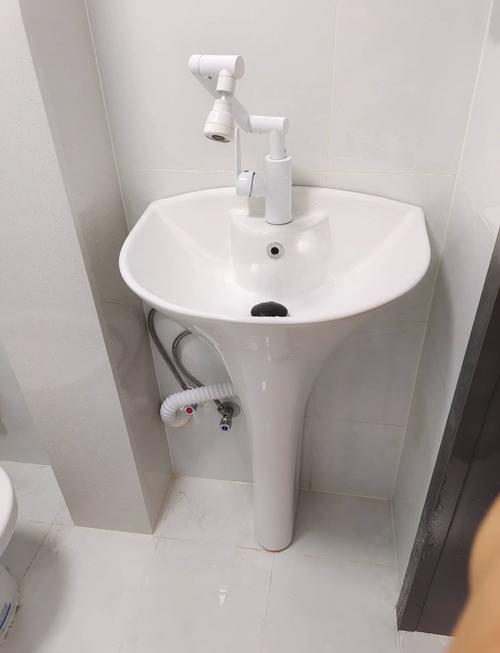 小卫生间如何巧妙安装洗面盆？-第1张图片-索能光电网