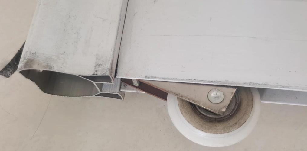 推拉门双滑轮拆卸步骤是怎样的？-第1张图片-索能光电网