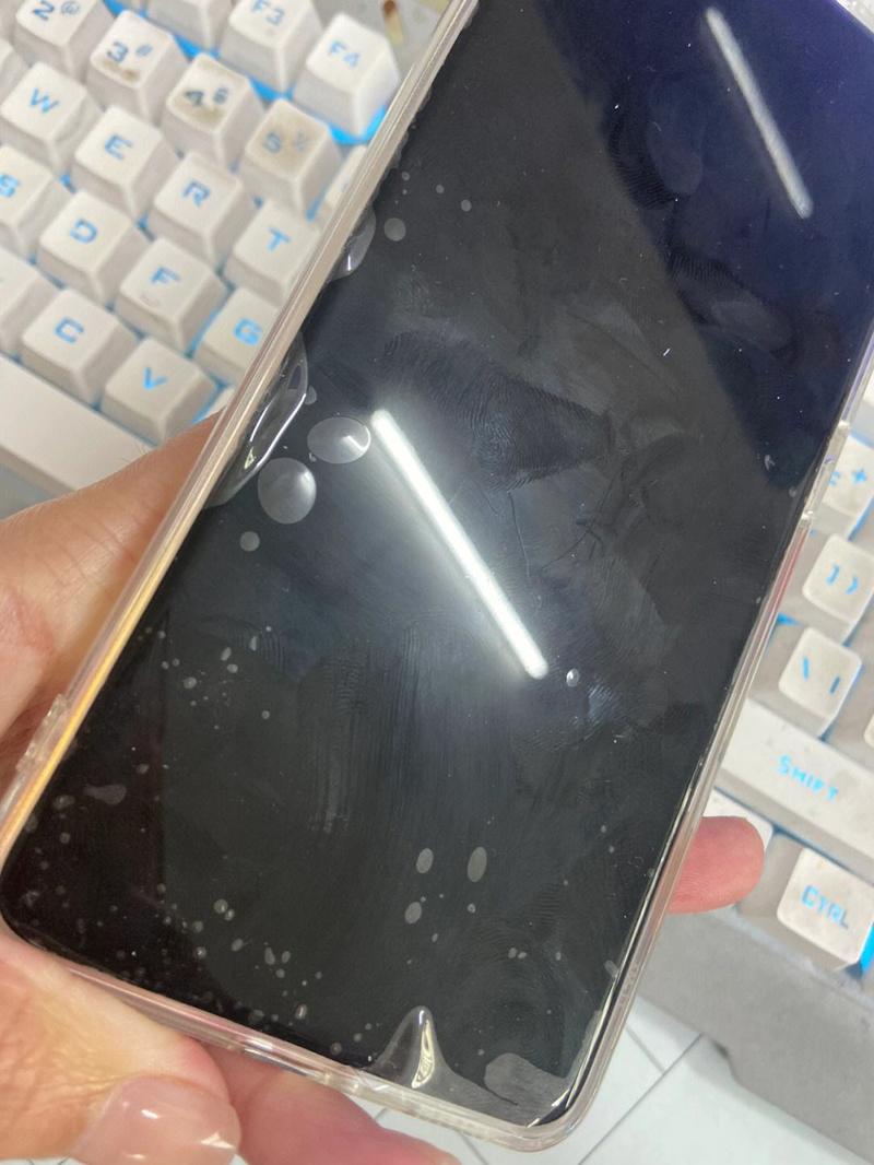 手机屏幕修好后为何残留气泡？-第1张图片-索能光电网