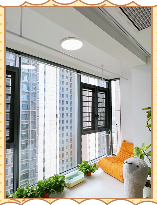 阳台晾衣架与灯怎么装才不挡光?-第1张图片-索能光电网 阳台晾衣架与灯怎么装才不挡光?-第1张图片-索能光电网