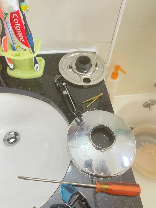 浴缸漏水用什么可粘吗？-第1张图片-索能光电网