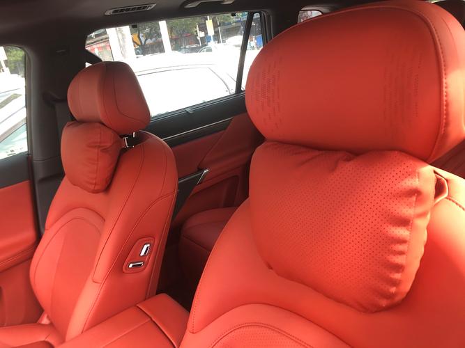 红色车座配什么颜色头枕?-第1张图片-索能光电网 红色车座配什么颜色头枕?-第1张图片-索能光电网