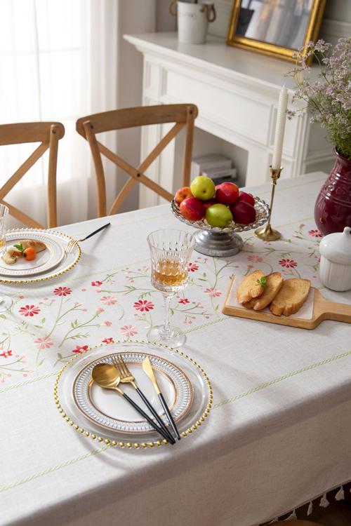 白色桌子配什么颜色桌垫最合适？-第1张图片-索能光电网