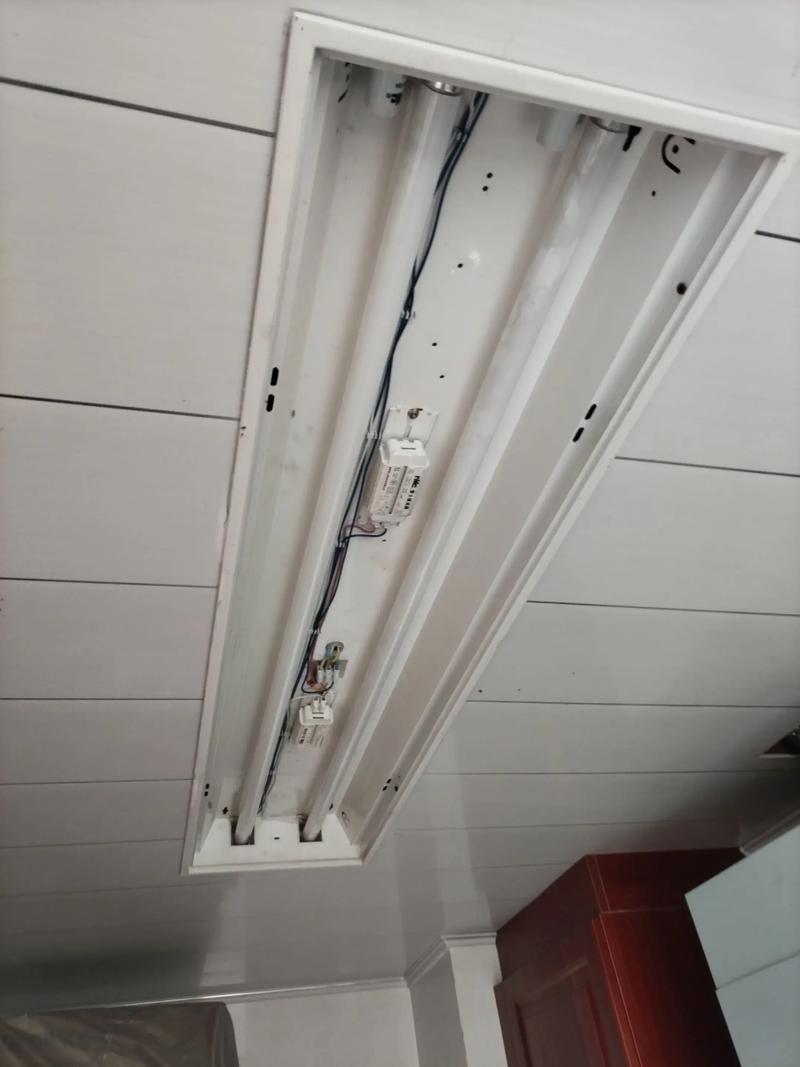 雷士照明灯管怎么拆？步骤是怎样的？-第2张图片-索能光电网