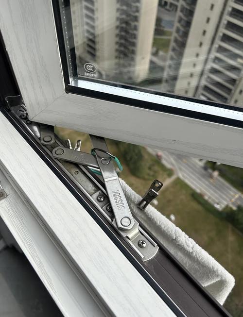 高层晾衣杆如何运上楼？-第3张图片-索能光电网