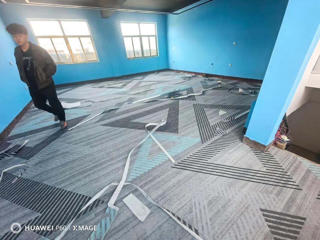 铺地毯师傅月薪一般多少？-第2张图片-索能光电网