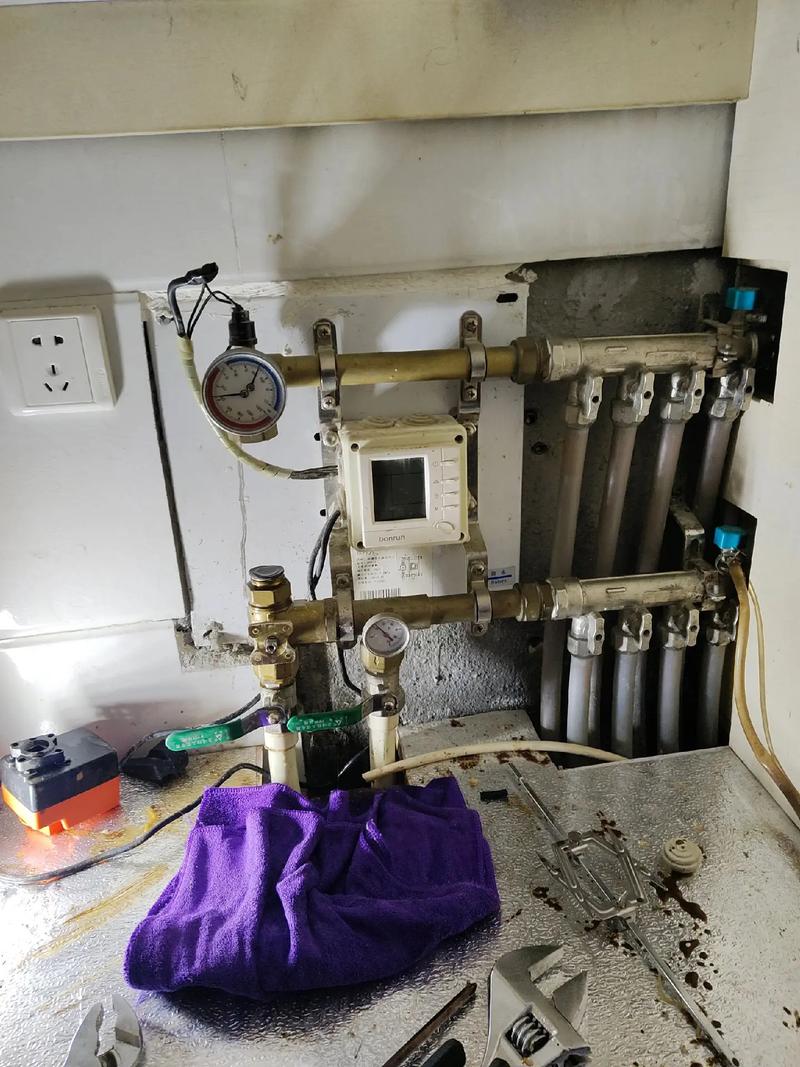 暖气片漏水是何原因导致？-第2张图片-索能光电网