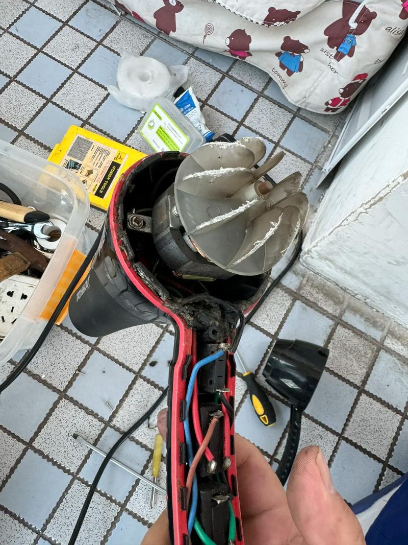 吹风机突然损坏,原因何在?-第3张图片-索能光电网 吹风机突然损坏,原因何在?-第3张图片-索能光电网